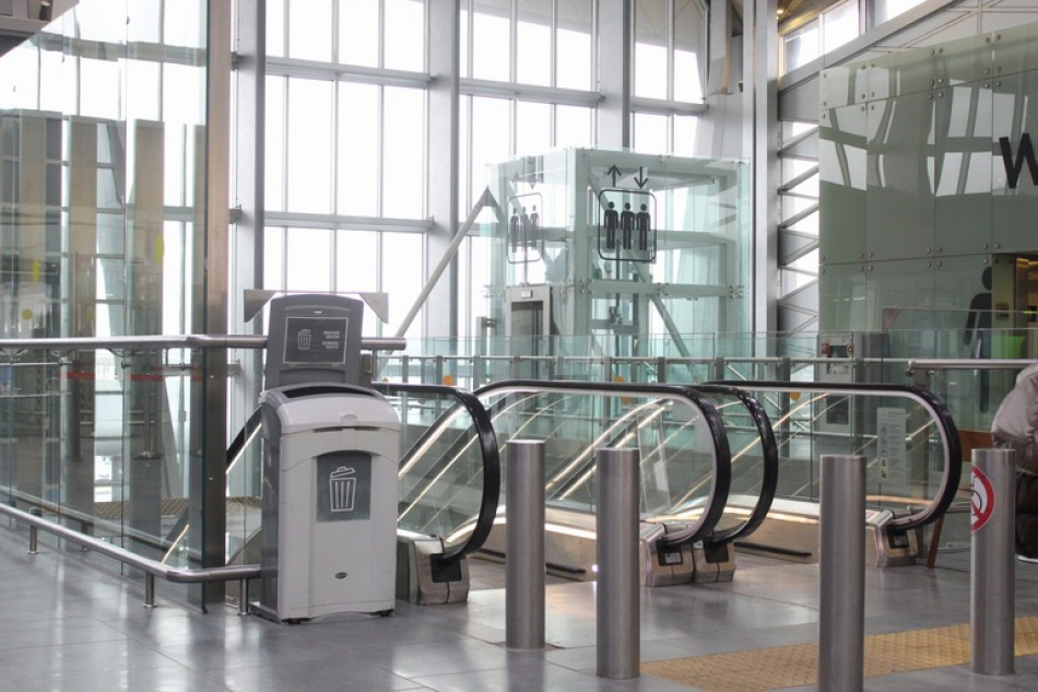 Работа аэропорта Пулково приостановлена: десятки рейсов задержаны и отменены